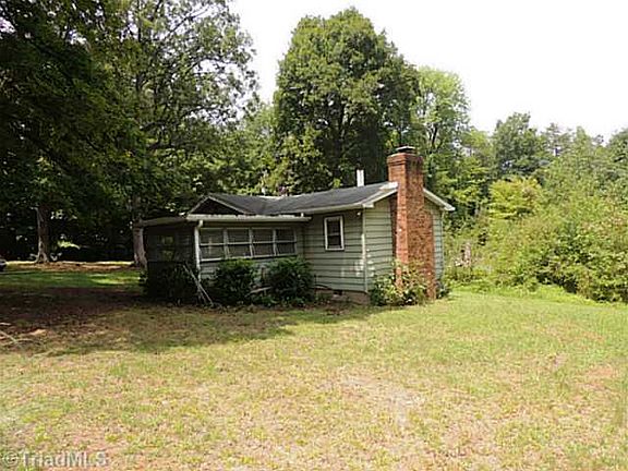 3rd image of 3730 Desmond Dr