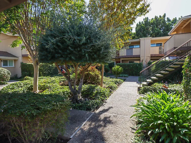 245 W California Ave — Photo 6