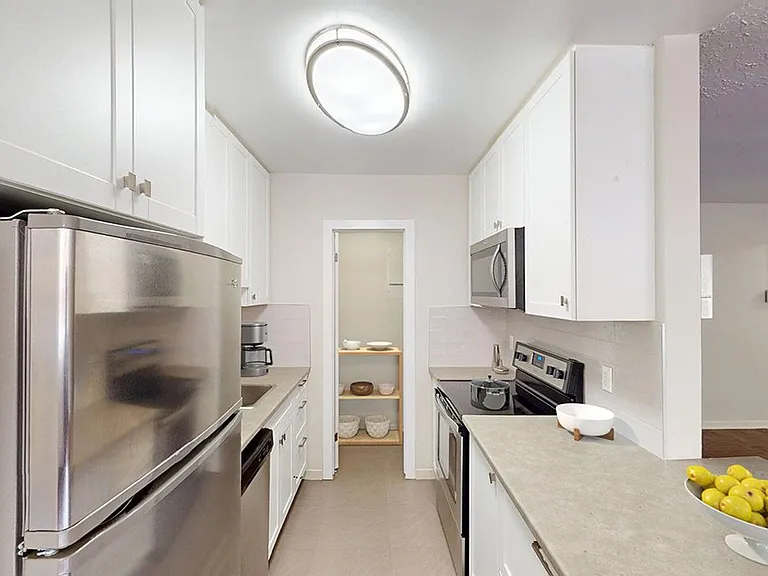 1209 Richmond St — Photo 1