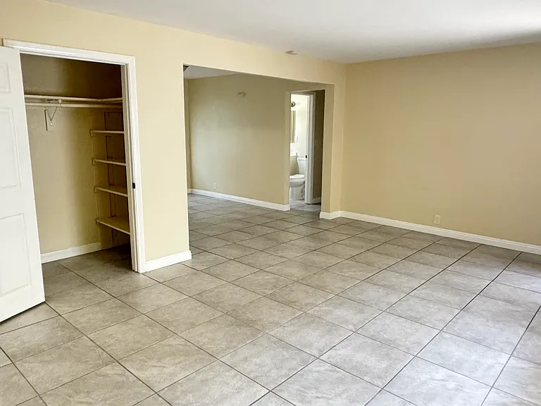 1929 Pine Ave #3 — Photo 9