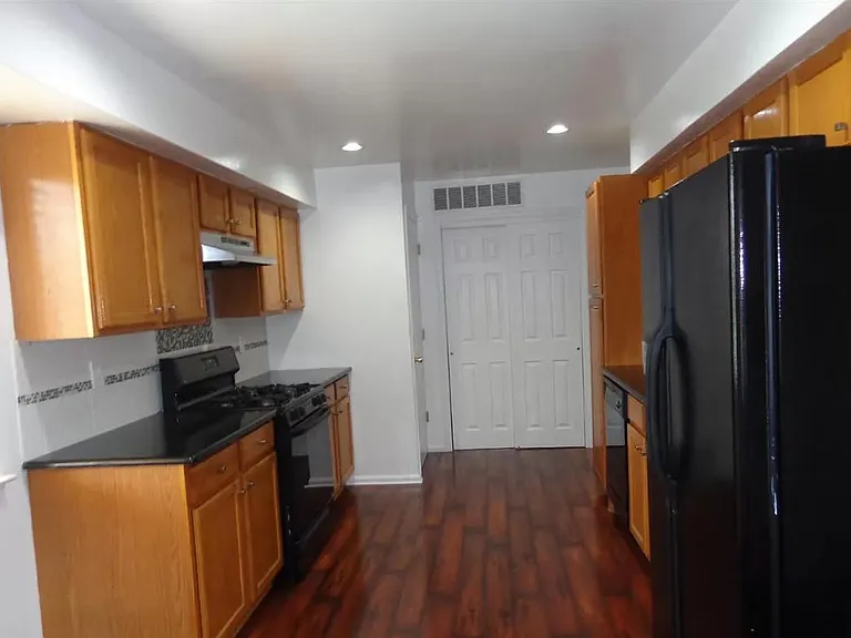 303 Edison Glen Ter — Photo 16