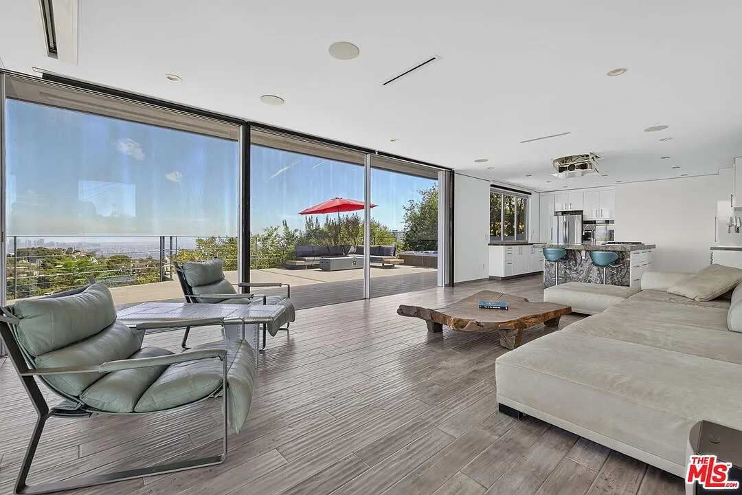 2 bed, 2.0 bath, 1016 sqft, $9,500 — Photo 4