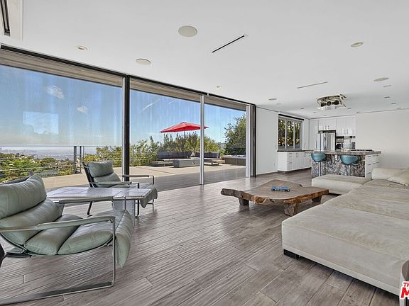 4th image of 9012 Crescent Dr