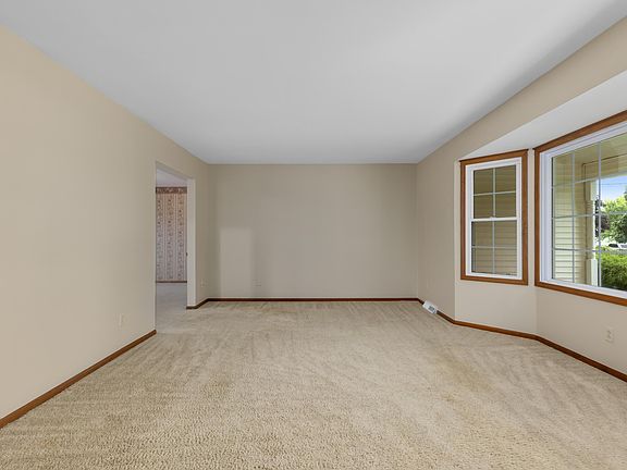 5th image of 35 W Clark St