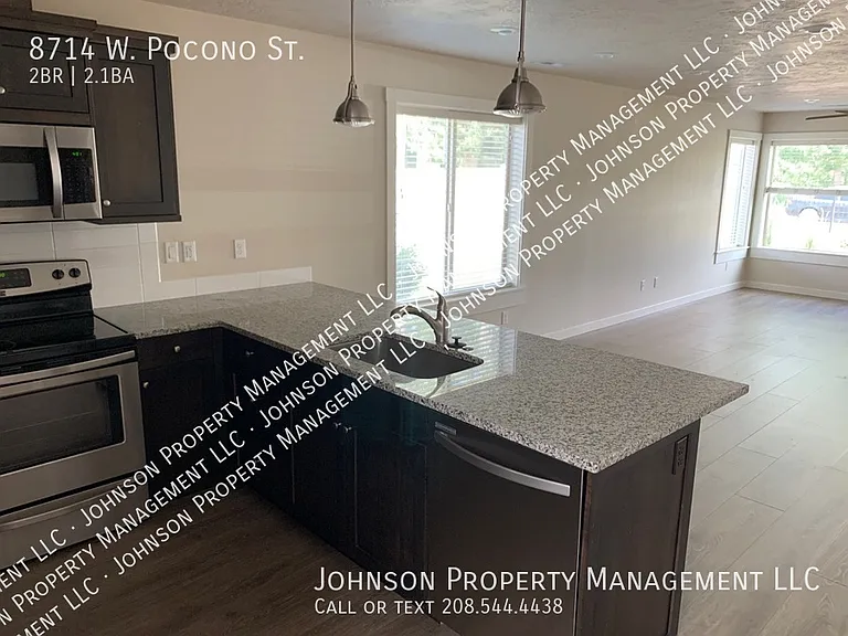 8714 W Pocono Ln — Photo 3