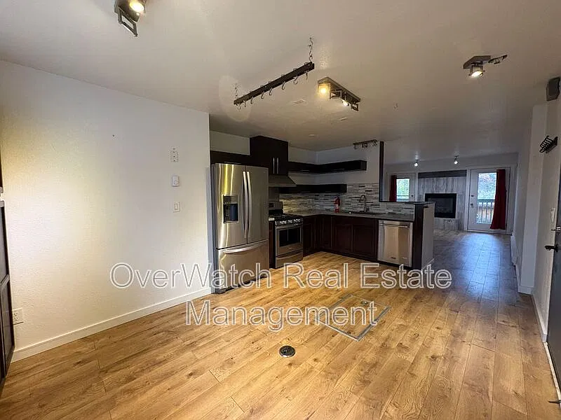 8601 Molanary Dr #3