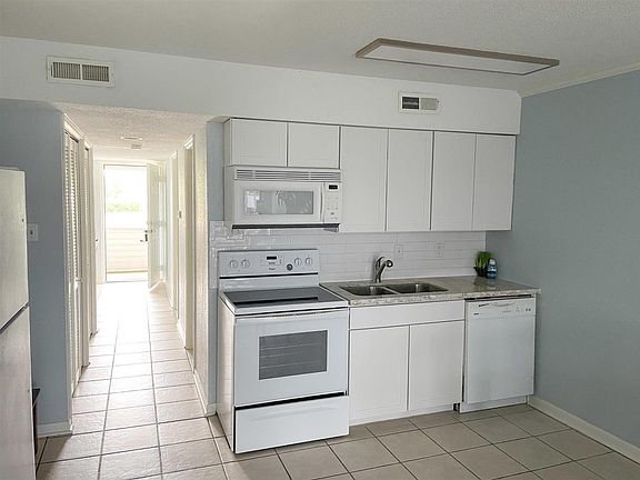 5th image of 560 Pleasure Island Blvd APT 106