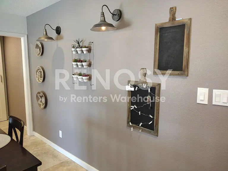 2124 N Lazona Dr — Photo 11