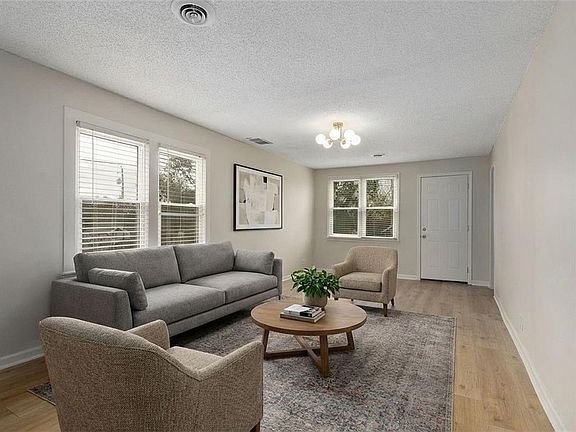 4th image of 4437 N Jackson Ave