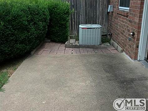 5th image of 2933 Waterfront Dr