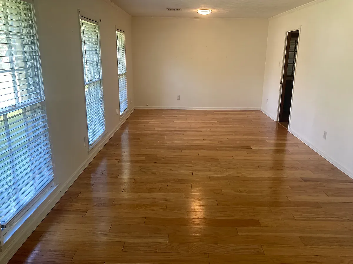 3 bed, 1622 sqft, $1,615 — Photo 2