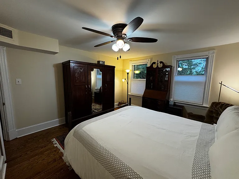 2nd bedroom.