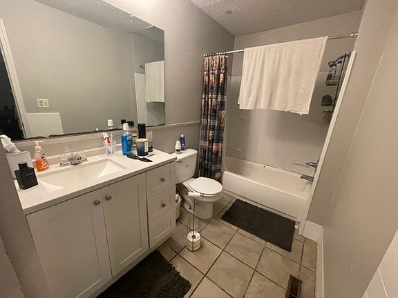 5th image of 1502 S Elm St #2
