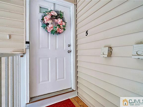 2nd image of 715 Zlotkin Cir APT 5