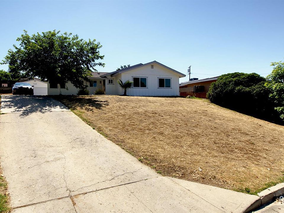 1st image of 2425 Castle Dr