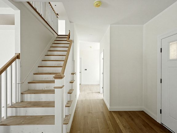 5th image of 2 Jeffrey Dr
