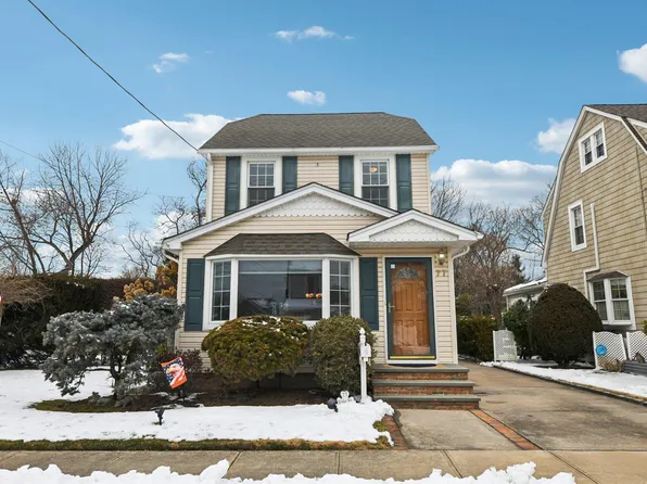 77 Yale Street, Williston Park, NY 11596