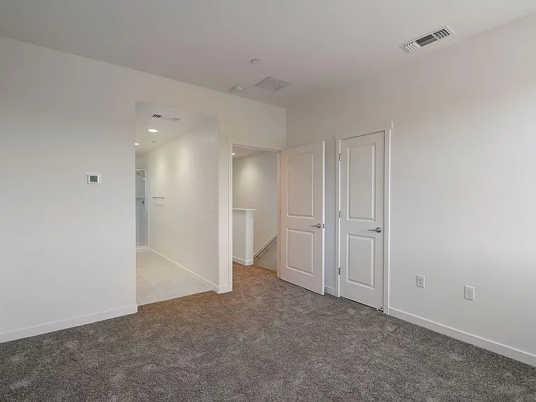 Estaire Luxury Townhomes — Photo 23