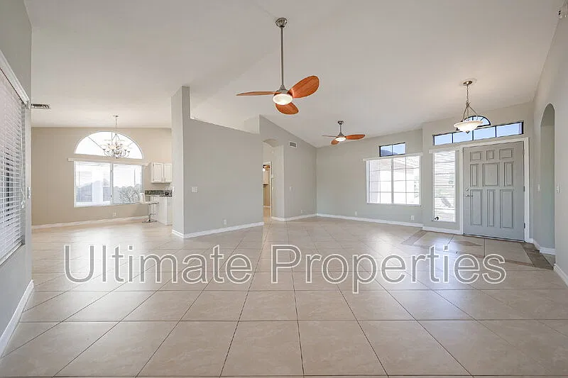 2 bed, 2.0 bath, 1701 sqft, $2,495 — Photo 3