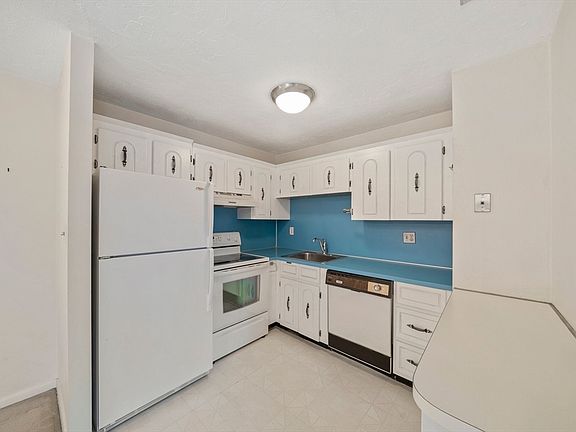 3rd image of 34 South St Unit 209
