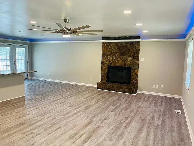 147 N Lake Dr — Photo 7
