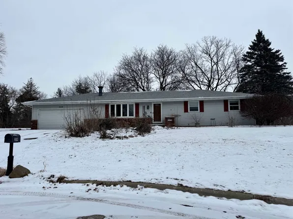 209 Hilltop Cir, Brooklyn, WI 53521