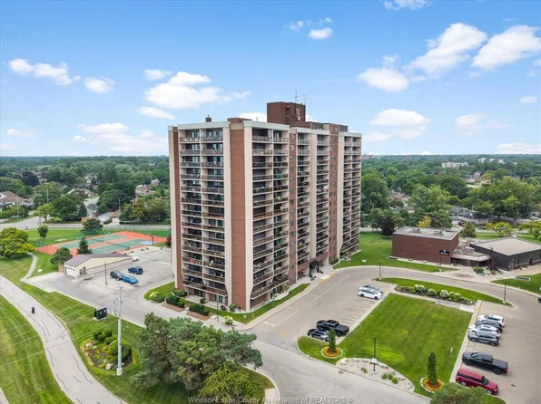 9099 Riverside Dr E #E109, Windsor, ON N8S 4P9