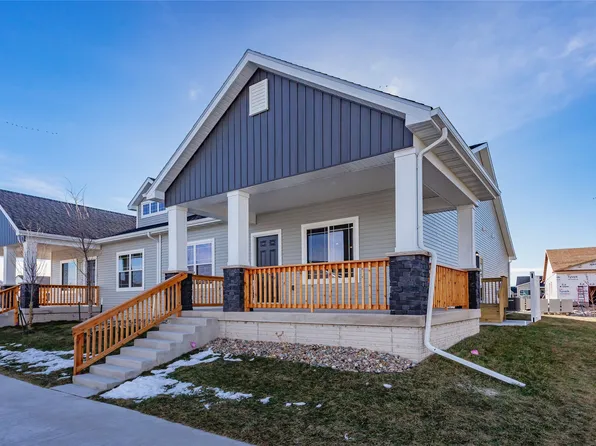 9733 Regatta Ln, Johnston, IA 50131