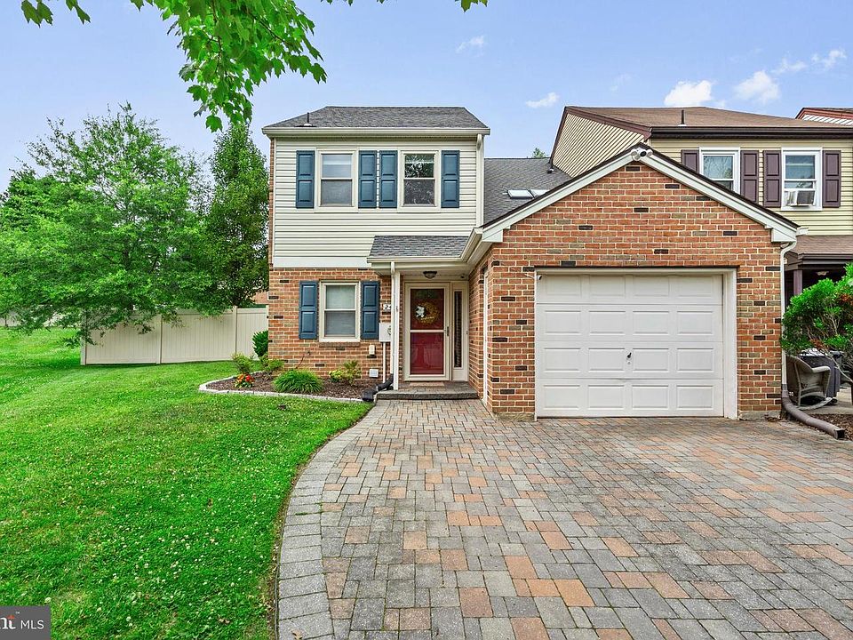 1st image of 243 Tareyton Dr