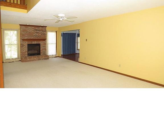 3rd image of 102 Squires Ct