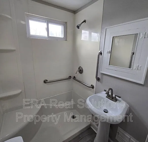 1527 Republic Ave — Photo 11