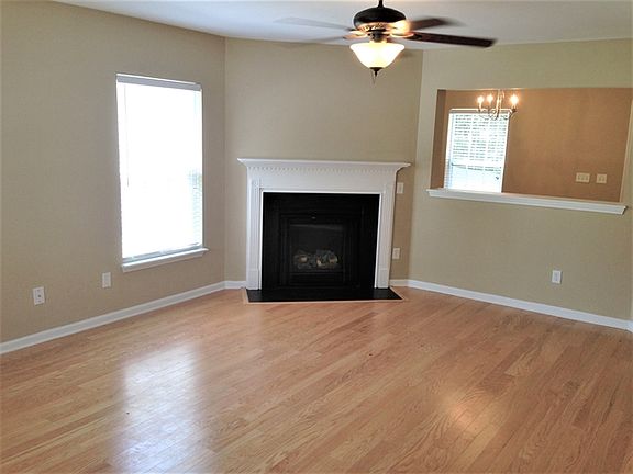 3rd image of 125 McGrady Dr
