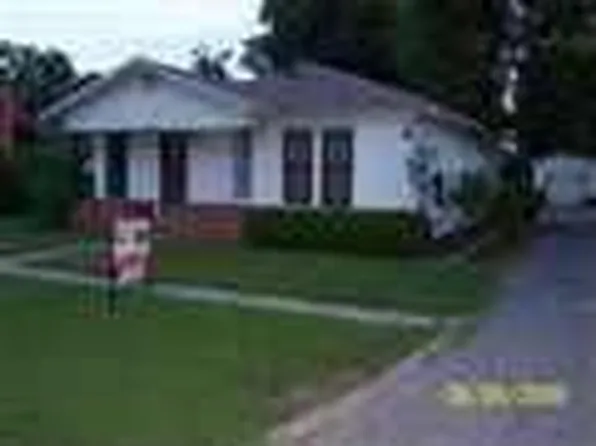 305 W Alameda St, Iowa Park, TX 76367