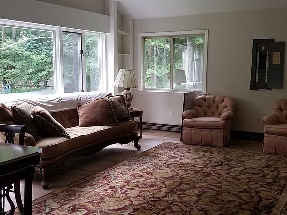 4th image of 916 No Brooklake Trl