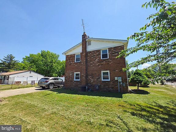3rd image of 6300 Auth Rd