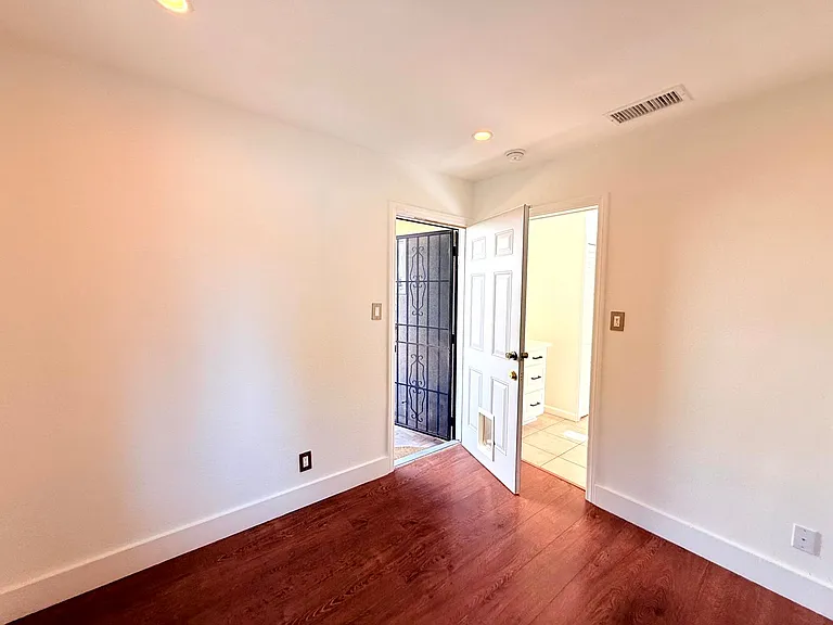 4447 Lockwood Ave — Photo 27