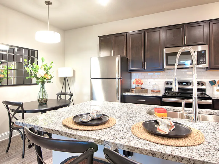 Silver Oaks Apartments — Photo 20