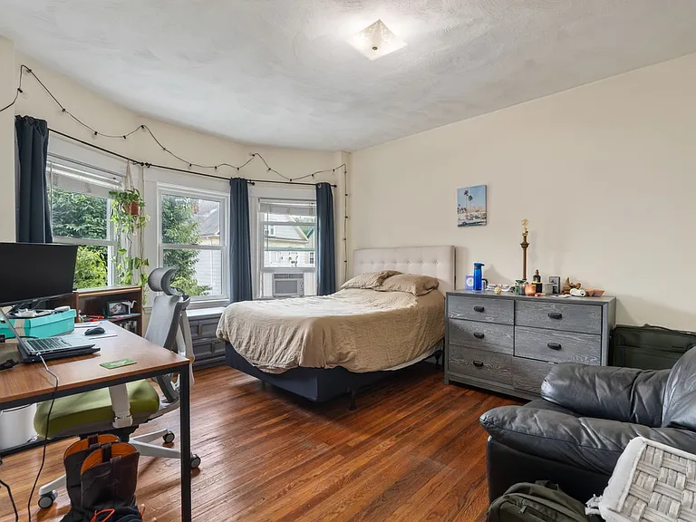 7 Howe St — Photo 17