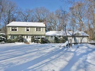 17 Tappentown Ln, Glen Head, NY 11545