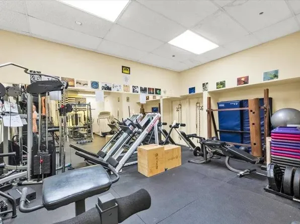 200 Corbin Place image 8 of 9