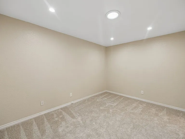 9734 Queenswood Ln — Photo 20