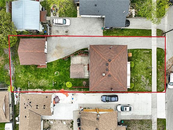 4th image of 144 Byron Ave