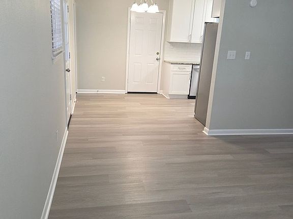5th image of 503 Tall Pines St