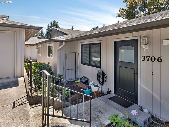 3rd image of 3706 NE 45th St