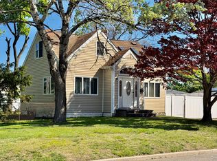 51 Weston Avenue, Deer Park, NY 11729