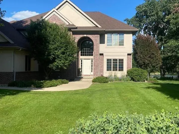 925 Lakeshore Dr, Cedar Falls, IA 50613