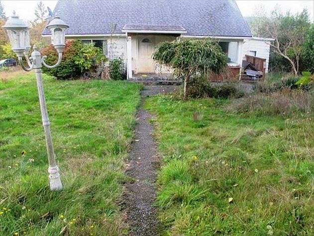 2nd image of 2720 Riverview Dr