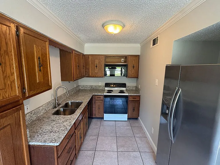 932 Asheville Dr — Photo 3