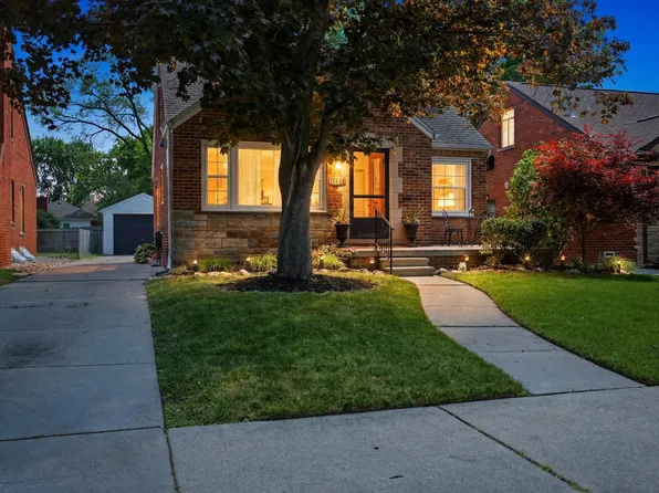 21144 Fleetwood Dr, Harper Woods, MI 48225
