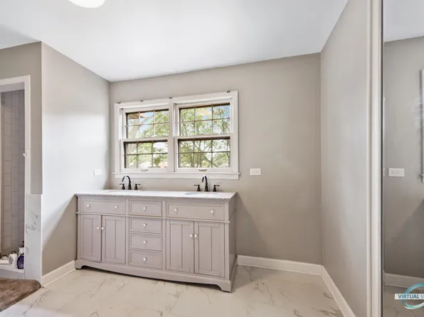 108 Holly Ct, Wheeling, IL 60090